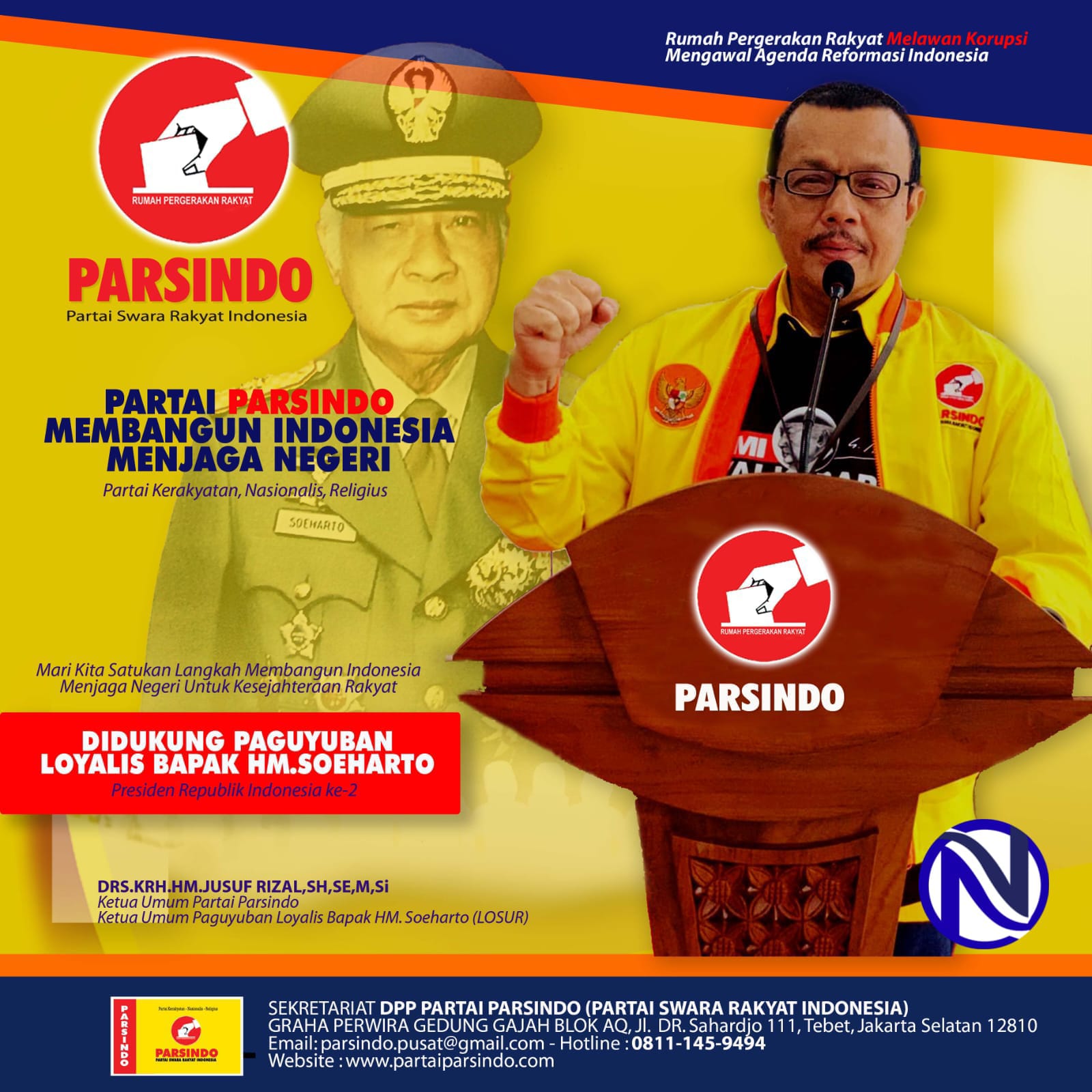 Ketua Umum Parsindo KRH HM Jusuf Rizal orasi di podium dengan latar foto Presiden ke-2 HM Soeharto