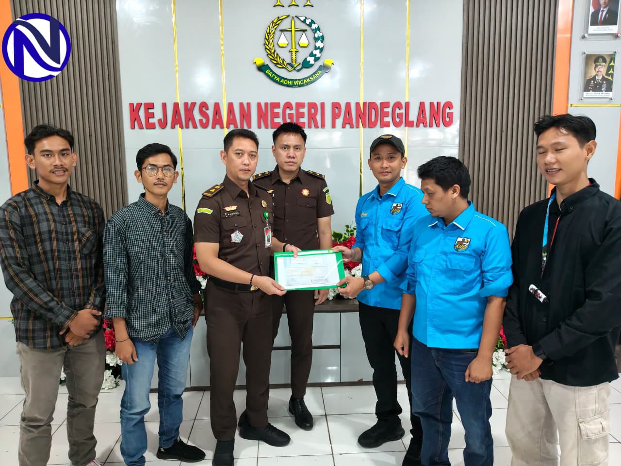 Perwakilan KEMAS dan KNPI Pandeglang serahkan berkas aduan PBB-P2 ke Kajari Pandeglang