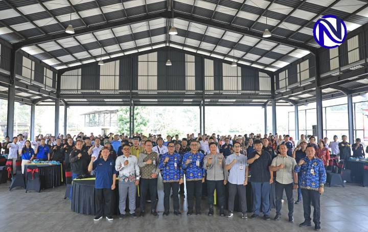 Wakil Wali Kota Tangerang H. Maryono foto bersama 100 Ormas se-Kota Tangerang usai sarasehan