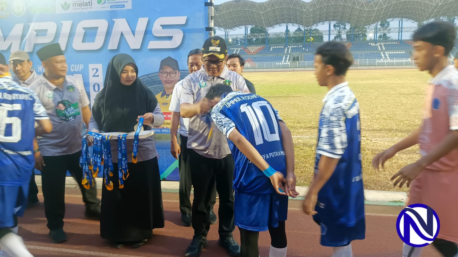 Wakil Walikota Tangerang Maryono Hasan kalungkan medali juara Liga Santri 2026