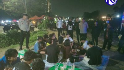 Petugas berikan imbauan humanis kepada pemuda di kawasan Jalan Baru RSUD Kota Tangerang