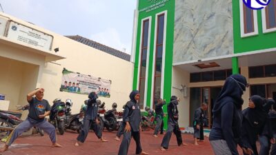 Latihan perdana Pagar Nusa PCNU Jakarta Pusat di halaman Kantor PCNU Cempaka Putih