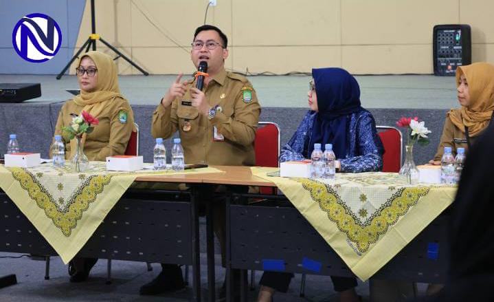 Kepala Disbudpar Kota Tangerang Boyke Urif Hermawan saat memberikan materi pada pelatihan usaha pariwisata bagi pelaku kuliner di Gedung Kesenian Kota Tangerang