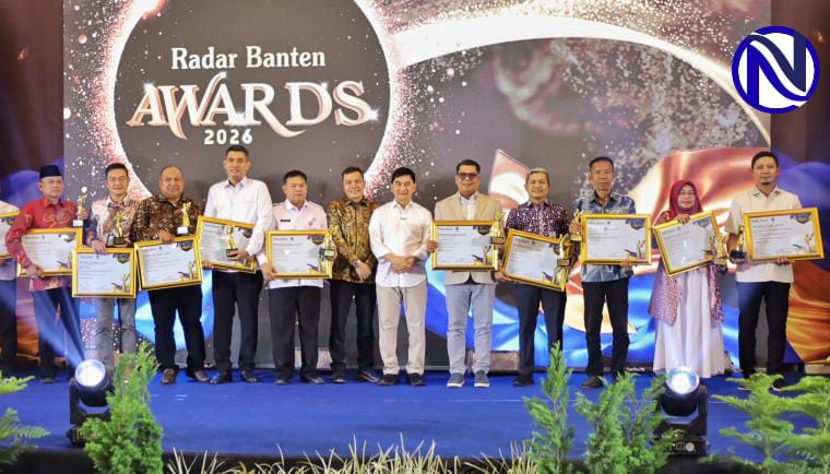 Para penerima penghargaan Radar Banten Awards 2026 foto bersama di Graha Pena Ballroom Serang, tiga perwakilan Kabupaten Tangerang borong penghargaan