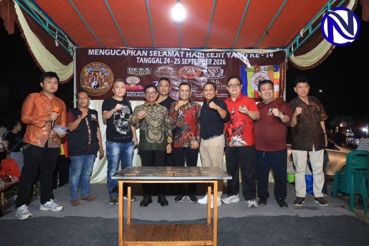 Wali Kota Tangerang H. Sachrudin berfoto bersama tokoh masyarakat, pengurus Vihara Tri Bakti Abadi