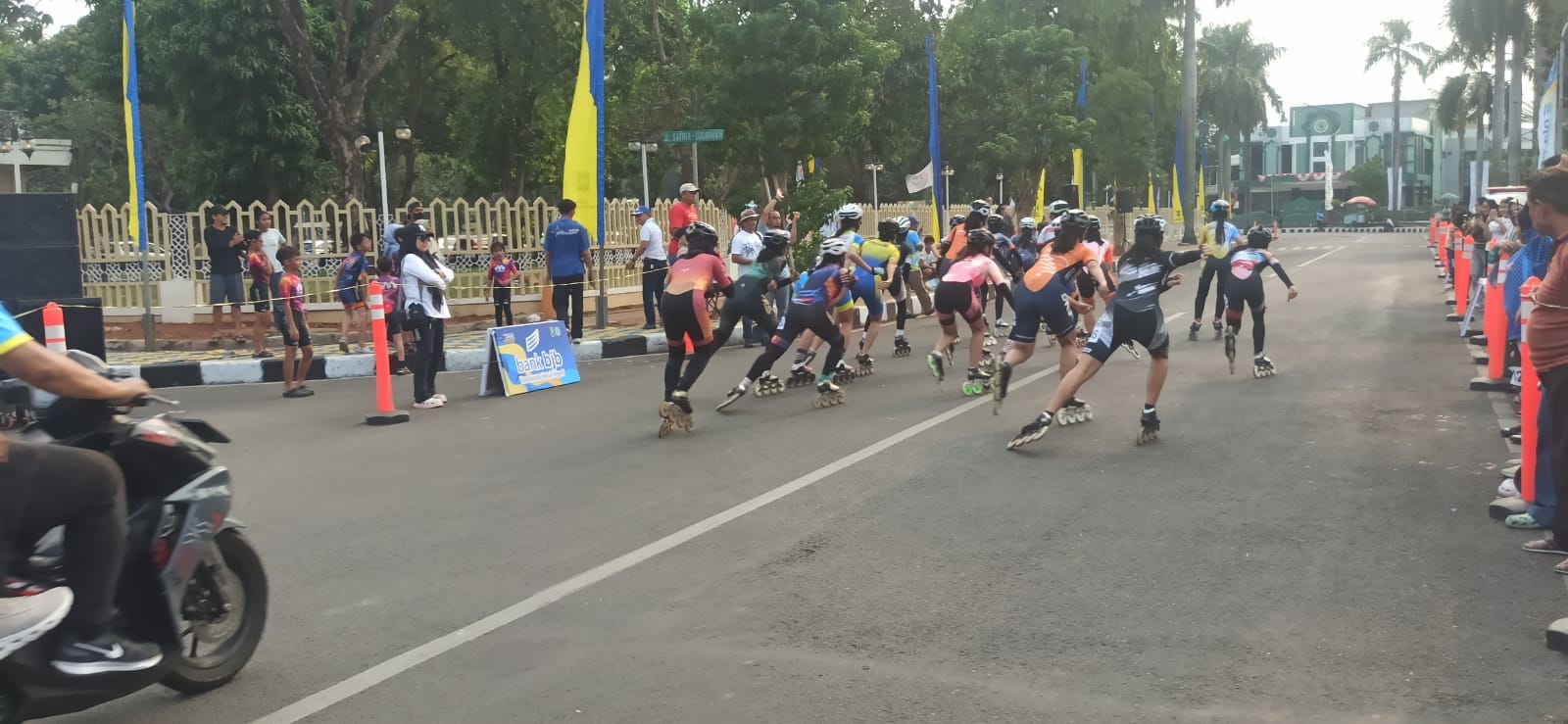 Lomba sepatu roda putri Tangerang Open Marathon 2026 di Puspem
