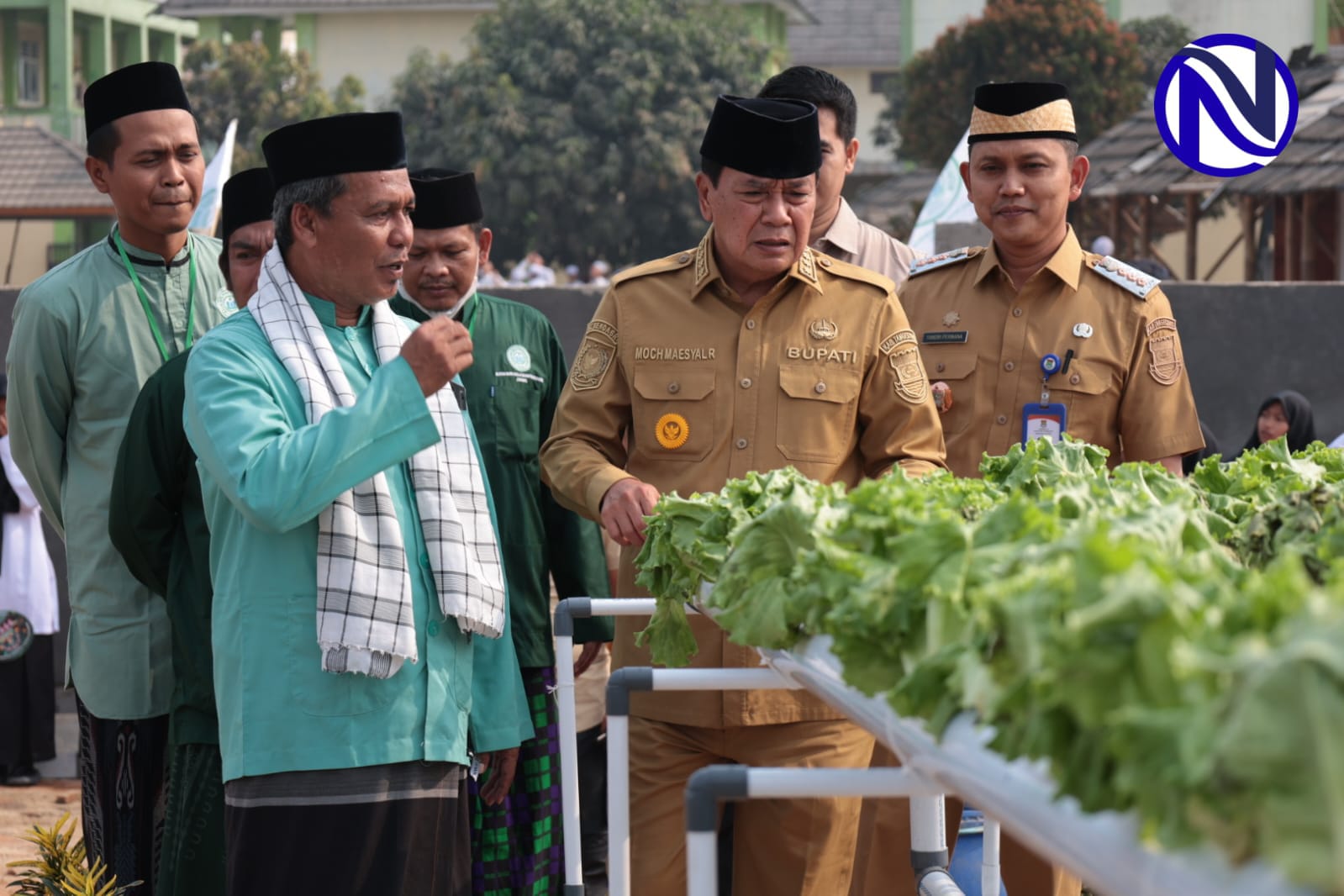 Bupati Tangerang bersama KH Uwesulkurni dan pengurus IGNMI di Ponpes Al Badar 2 Jayanti