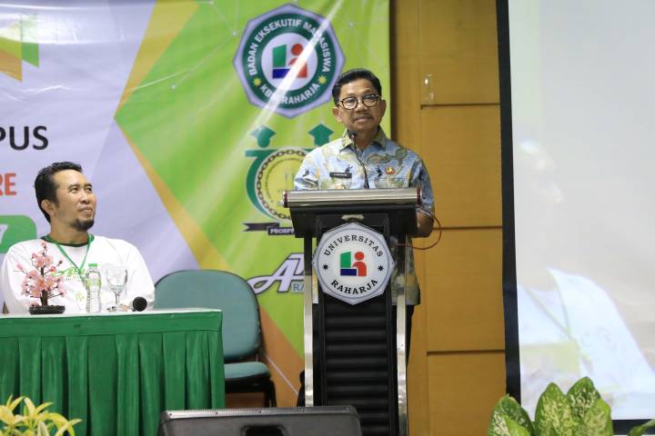 Wali Kota Tangerang H Sachrudin memberikan pembekalan di PROSPEK 2026 Universitas Raharja