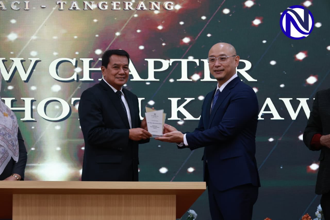 Bupati Tangerang serah plakat Sapphire Sky Hotel Karawaci