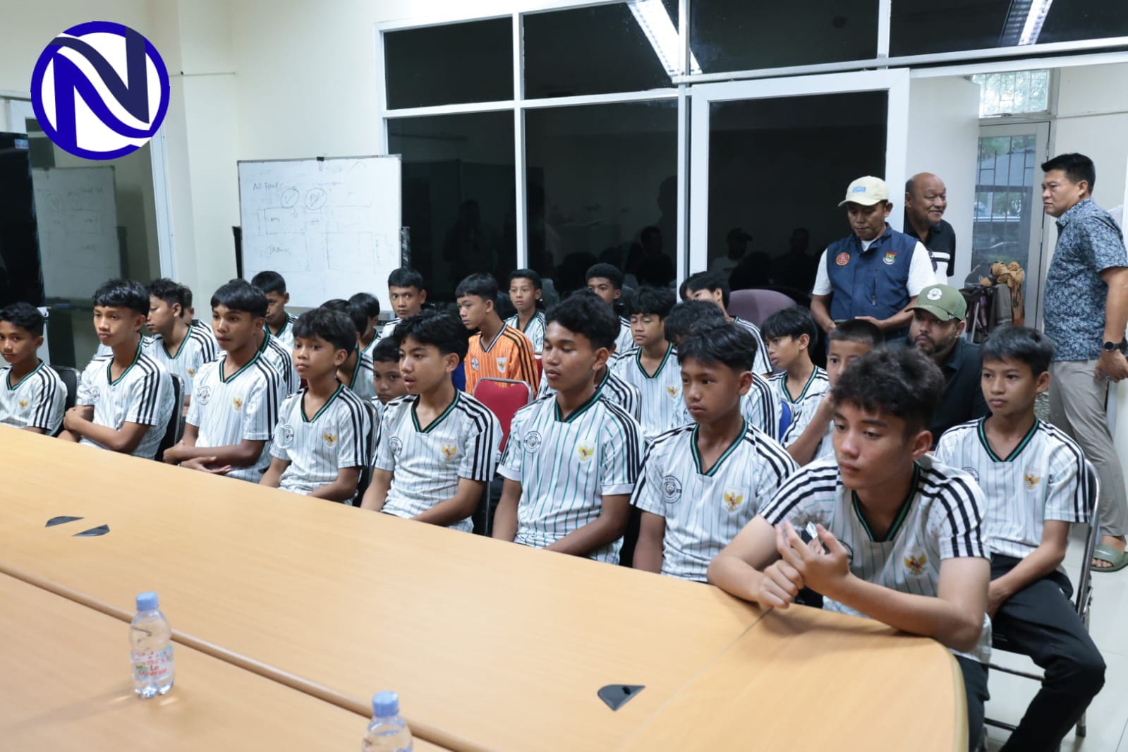 Tim Elzeds FC U-13 Kabupaten Tangerang jersey putih hijau Liga Soeratin Nasional