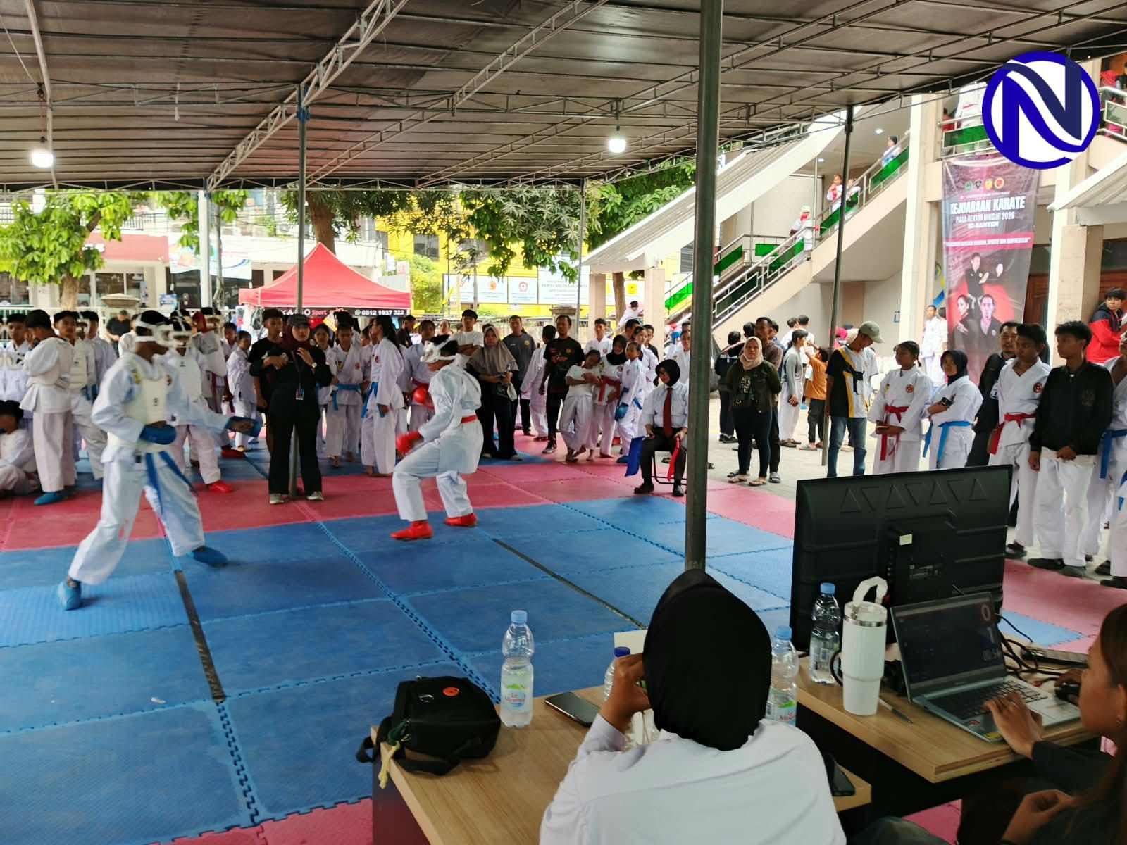Pertandingan karate kumite Piala Rektor III UNIS 2026 Tangerang