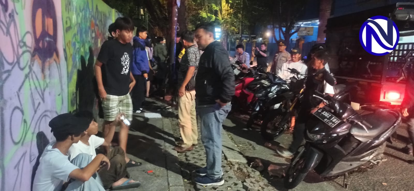 Petugas Polsek Tangerang memberikan pembinaan kepada sekelompok remaja