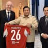 Presiden Prabowo Dapat Jersey Timnas Nomor 26 dari Presiden FIFA Gianni Infantino Football Unites The World