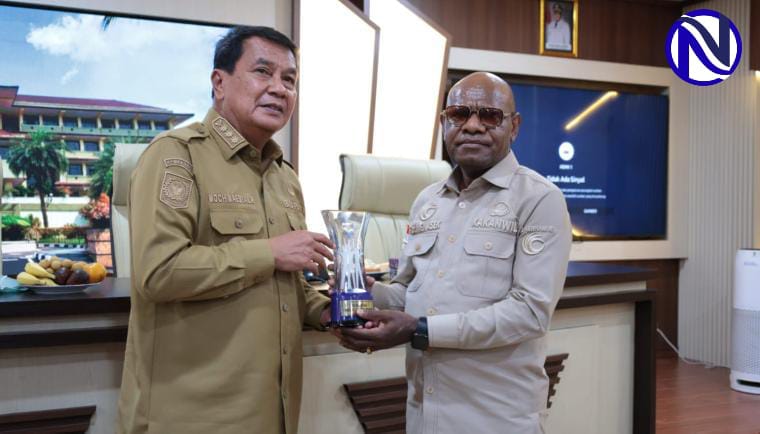 Bupati Moch Maesyal Rasyid dan Kakanwil HAM Banten Dr Menase Kadepa di Kantor Bupati Tangerang