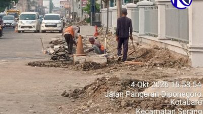 Proyek U-Ditch Jalan Diponegoro Serang Disorot: Genangan, Minim Rambu hingga Papan Informasi Dipertanyakan Warga dan Aktivis Minta Transparansi