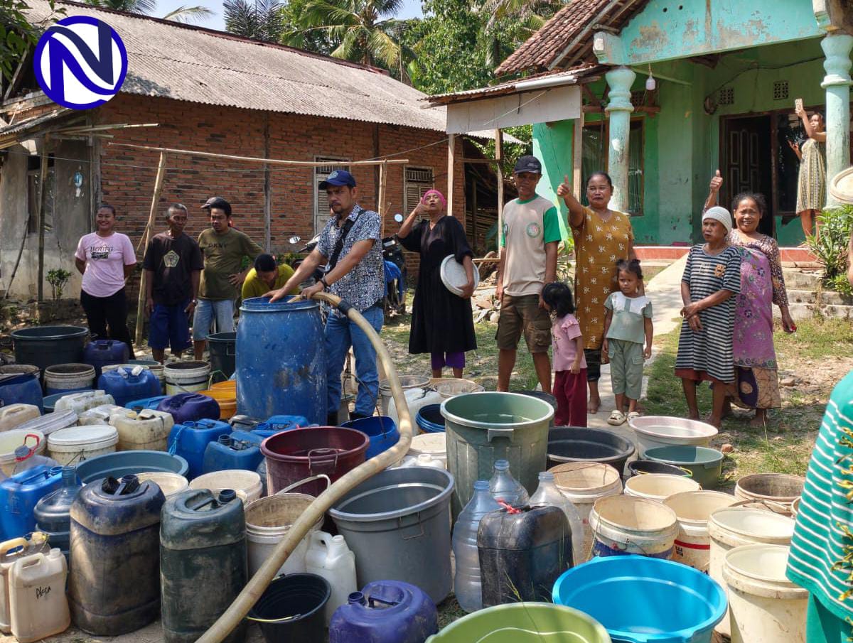 Warga senang dapat air bersih tong biru PTPN IV PalmCo TJSL