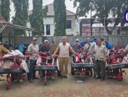Lawan Kekeringan 667 Hektare, Pemkab Tangerang Gelontor Traktor dan Pompa Air untuk Petani