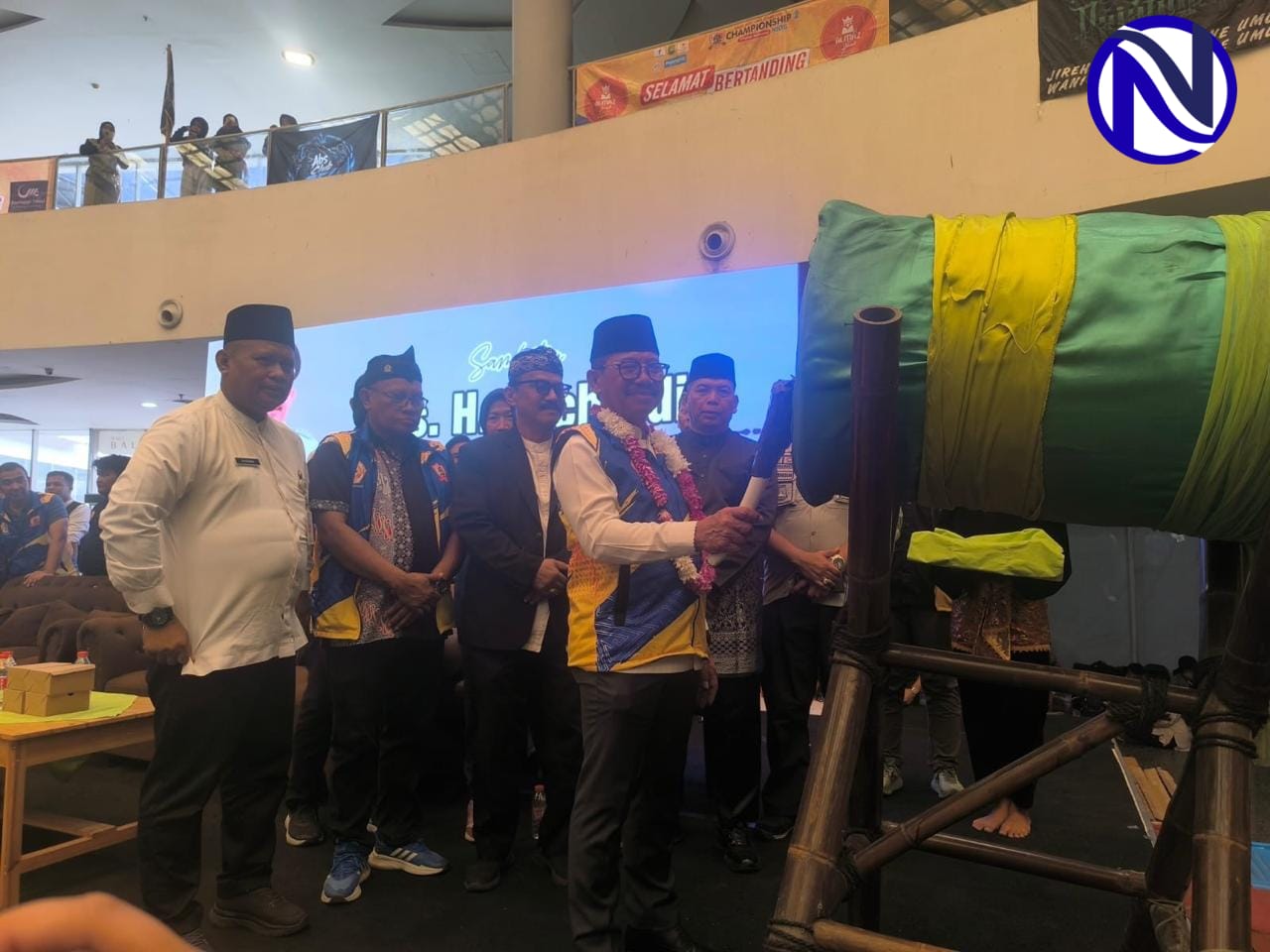 Walikota Tangerang pukul bedug tanda dibukanya kejuaraan silat Benteng Cisadane Kids Championship 2`