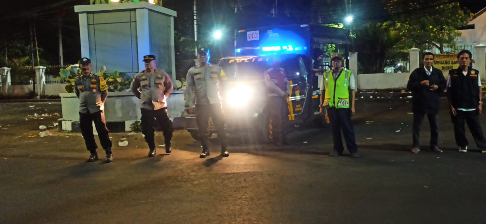 Polsek Tangerang bersama Pokdar Kamtibmas patroli di tugu jam argo pantes pasar lama