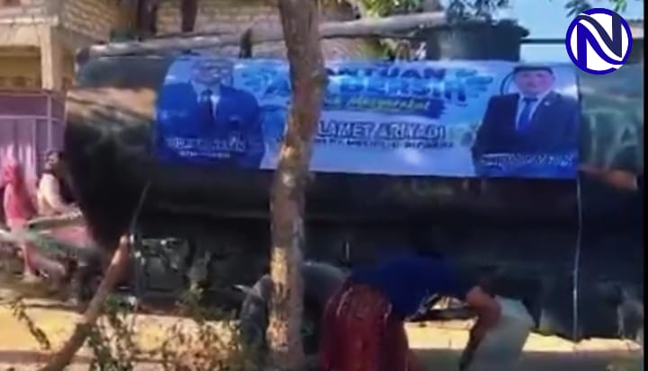 Tangki bantuan air bersih PAN dari Slamet Ariyadi dan Zulkifli Hasan disalurkan untuk warga krisis air bersih di Sampang Madura