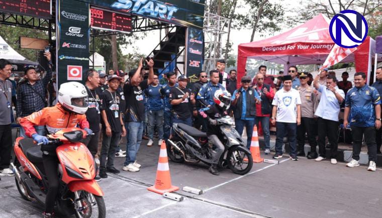 Pembalap drag bike melaju kencang di lintasan KNPI Drag Bike Kejurprov Banten Piala Bupati Tangerang 2026 di Puspemkab Tigaraksa